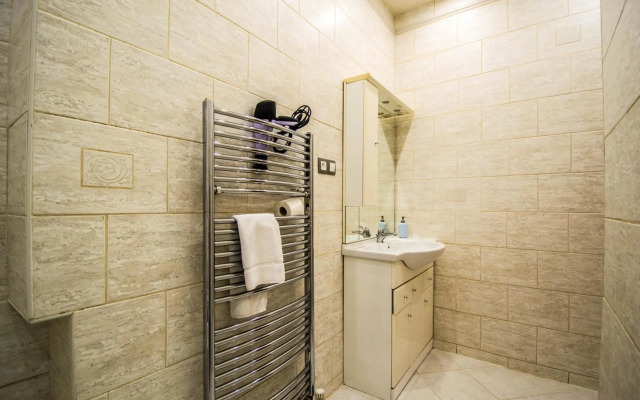 4Bdr Historical Spirit Apt By Ruterra