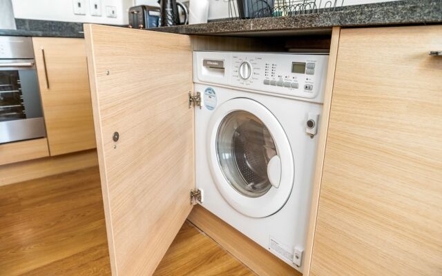 Modern Comfort: Stratford 3BR Duplex