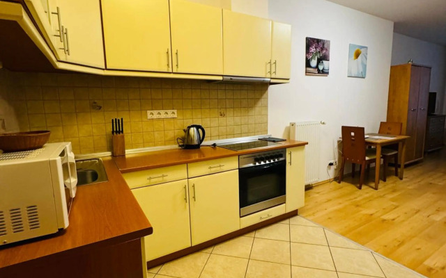 Nice studio for 4 persons, behind Opera house!