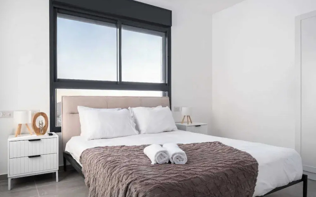 Prestige 4BR Breathtaking Sea Views