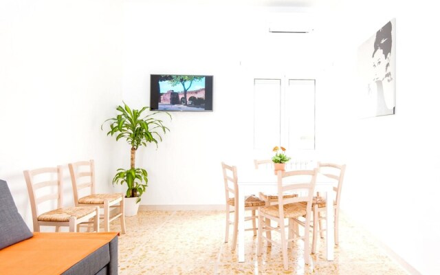 House With 2 Bedrooms in Roma, With Balcony and Wifi