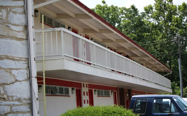 Hometown  Inn