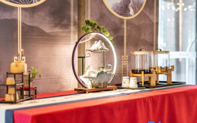 Madison Hotel Xining Haihu New Area