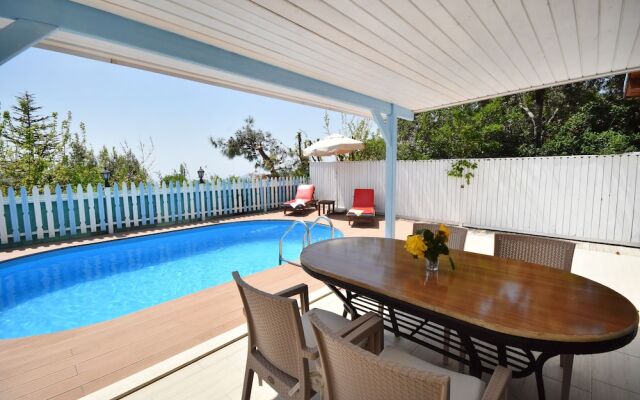 Villa Sezar by Helaltatilvillari