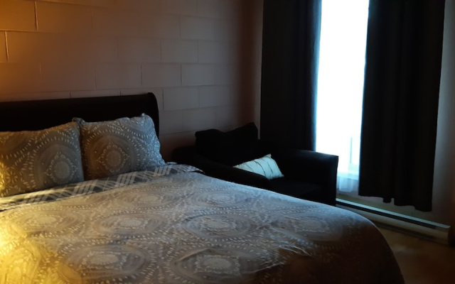 Pine Grove Motel