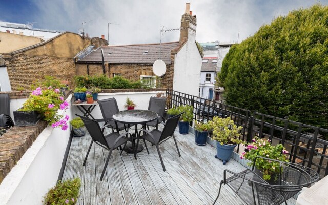 JOIVY Stunning 3 bed House Close to Westfield