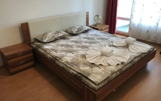 Amazing 2 bedroom apartment next to the beach