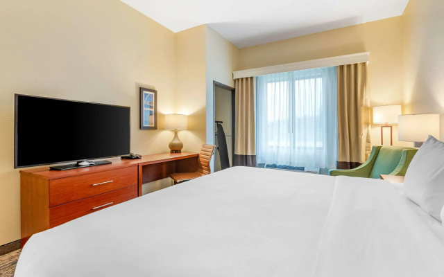 Comfort Inn & Suites West Des Moines