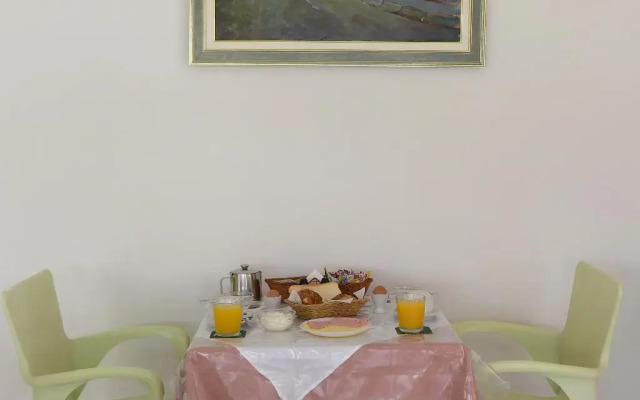 Trianta Hotel Apartments