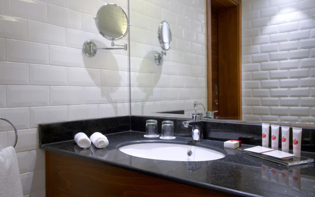 Levatio Hotel & Suites