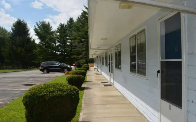 Pine Grove Motel