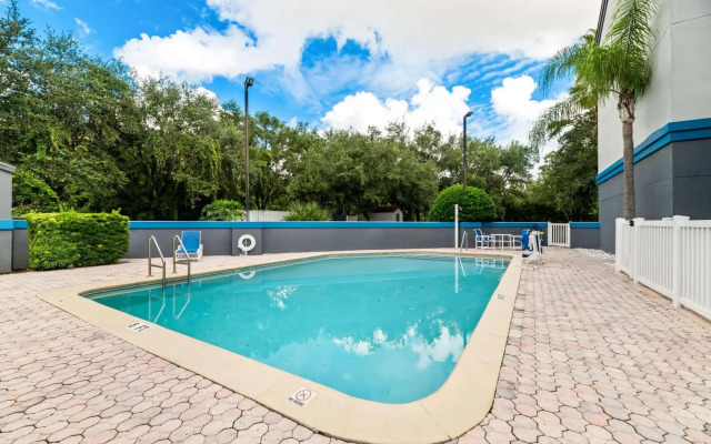 Townhouse Orlando West (ex.Red Roof Inn Orlando West - Ocoee)
