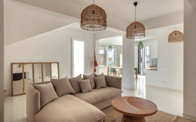 Sea Frame Design Apartments with Pool by Wonderful Italy