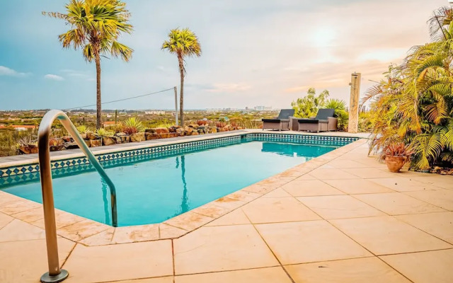 Hillside Retreat in Noord