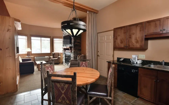 Wilderness at the Smokies – River Lodge Suites