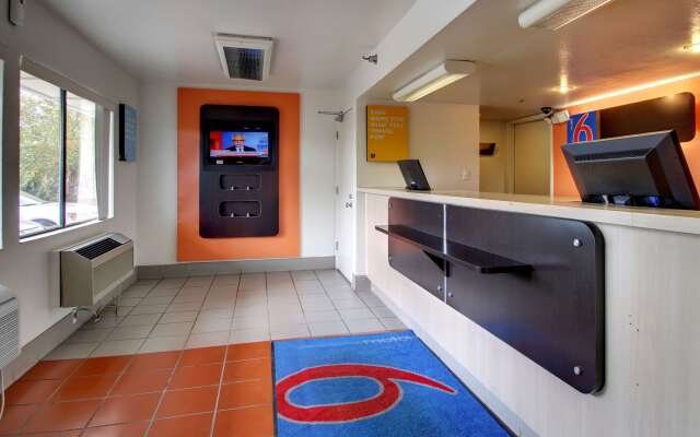 Motel 6 Des Moines, IA - North