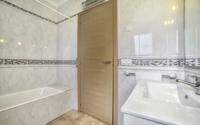 Villa - 6 Bedrooms with Pool - 105026