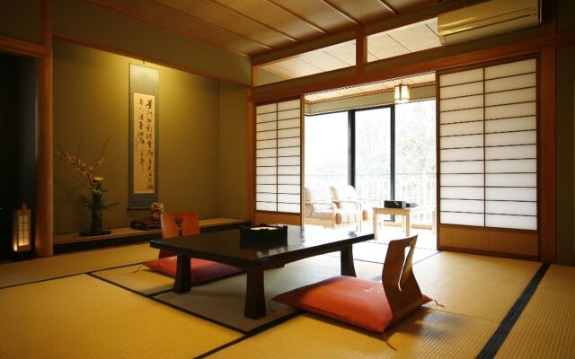 Yamanaka Onsen Shirasagiyu Tawaraya