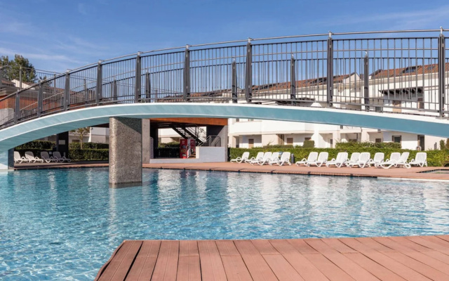 Comfy Apartment With Shared Pool
