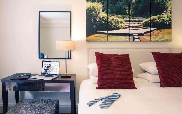 Sunday Box Hill Burford Bridge Hotel