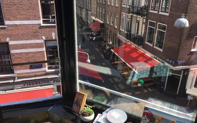 Room in Amsterdam Center No Parties Allowed