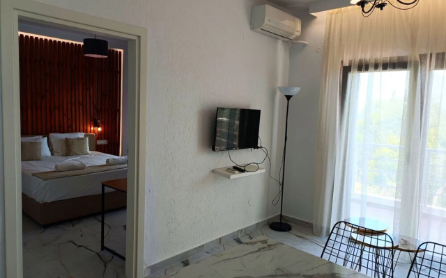 Salonikiou Beach Deluxe Apartments