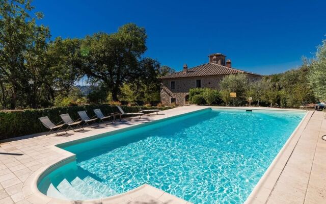 Traditional Apartment in Rapolano Terme with Swimming Pool