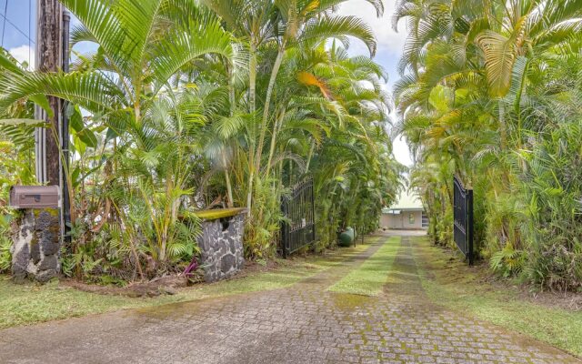 Hilo Home w/ Private Deck + Stunning Ocean Views!