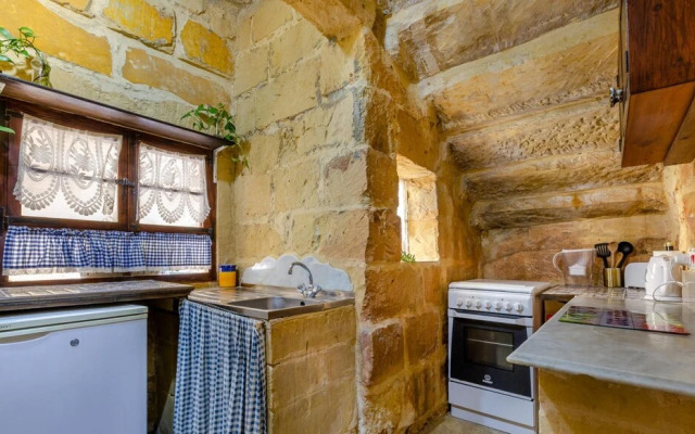 Studio w Courtyard in a Traditional Country Home