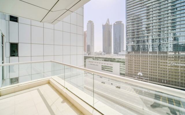 Executive Towers Amazing 1BR Onsite Pool Business bay