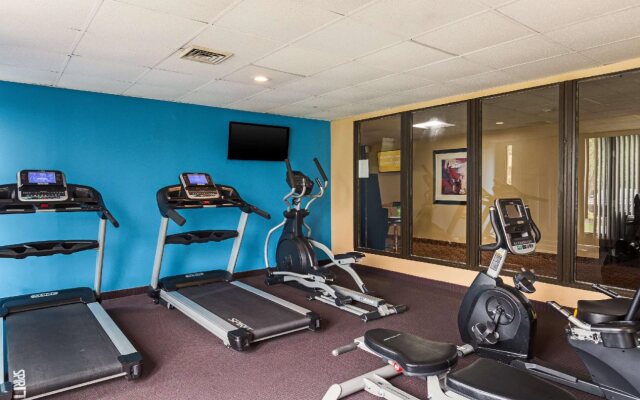 Clarion Inn & Suites Stroudsburg - Poconos