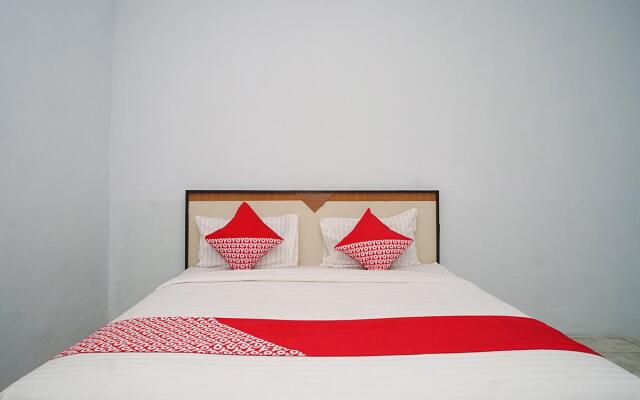 OYO 1745 Guest House Nur Aziziah 2