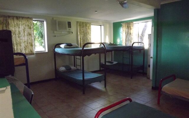 Palm Court Budget Motel Hostel/Backpackers