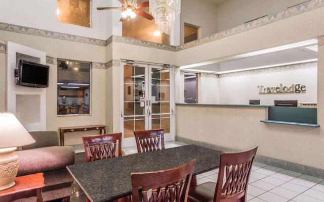 Days Inn by Wyndham Phoenix West