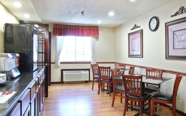 Baymont Inn & Suites Muskegon