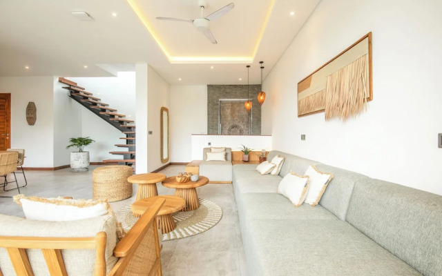 Coastal Comfort: Cozy 4BR Villa, 5 Min Walk to Finns Beach