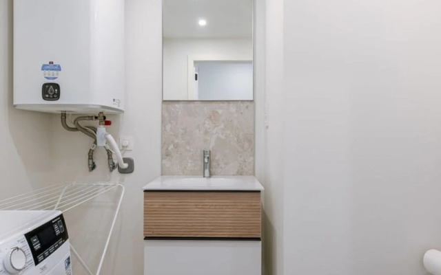 Pleasant Apartment With Frontal sea View