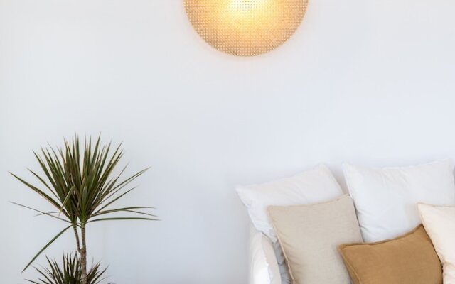 Bonzoe Suites & Villas
