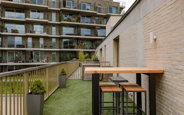 Modern Apartment With Large Terrace