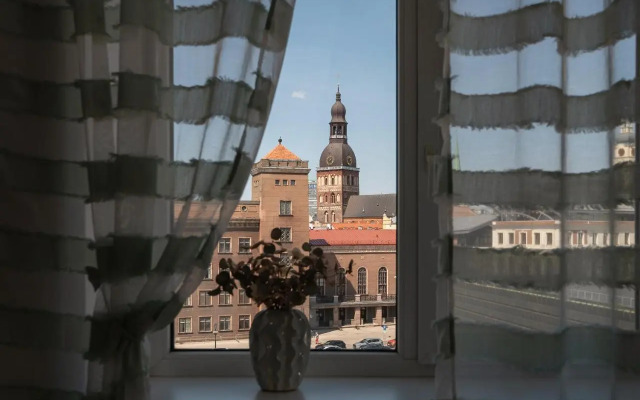Old Town Riverside Apartment