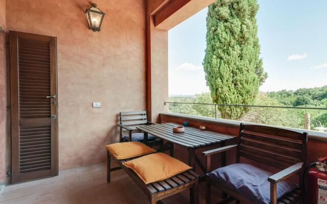 Tranquil Farmhouse in Terranova Bracciolini near Nightlife