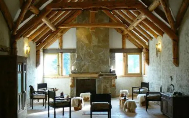 Ruca Pehuen Eco-Lodge De Montaña