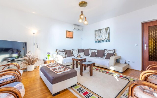 Stunning Home in Lokva Rogoznica With 4 Bedrooms and Wifi