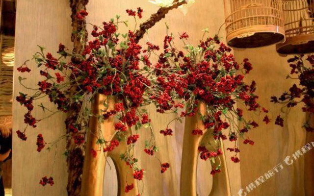 Boyue Lanwan Hotel (Hangzhou Zhijiang Zhuantang Songcheng Art Institute) )