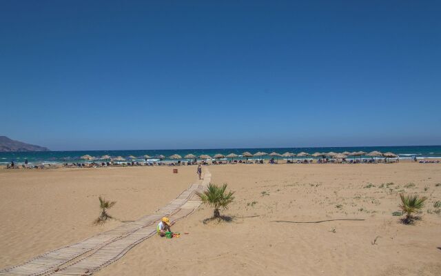 Pinelopi Beach Suites