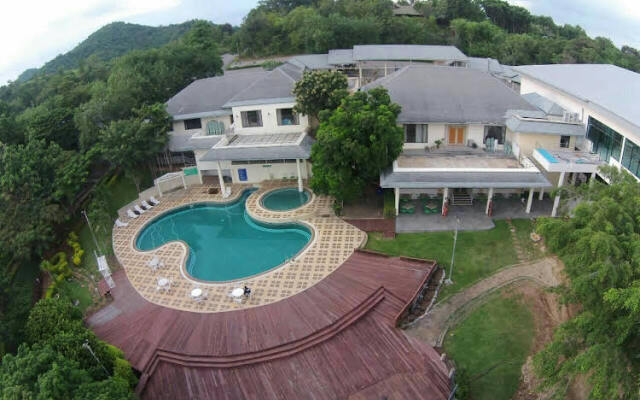 Sak Phu Duen Hotel & Resort