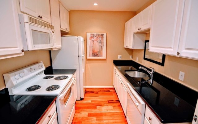 228 7Th St Ne 2 Bedroom Apts