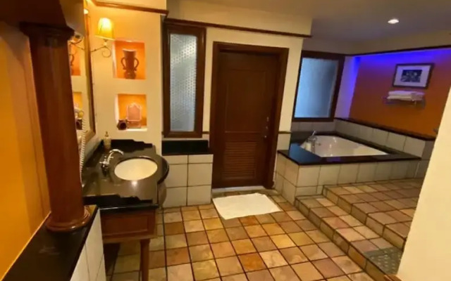 CMK & Private Water Chalet