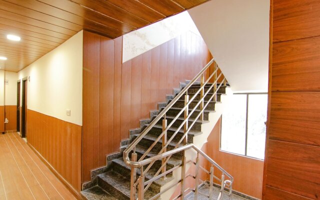 OYO Flagship 111 Canal Road