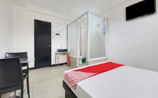 OYO 895 Golden Majestic Pension Inn